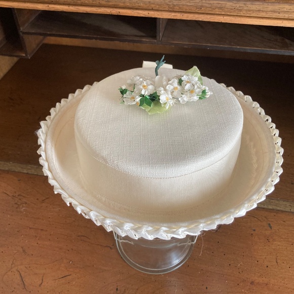VINTAGE Beige Ladies/Child Hat Midcentury style hat Easter Bonnet 20" diameter - Picture 2 of 8
